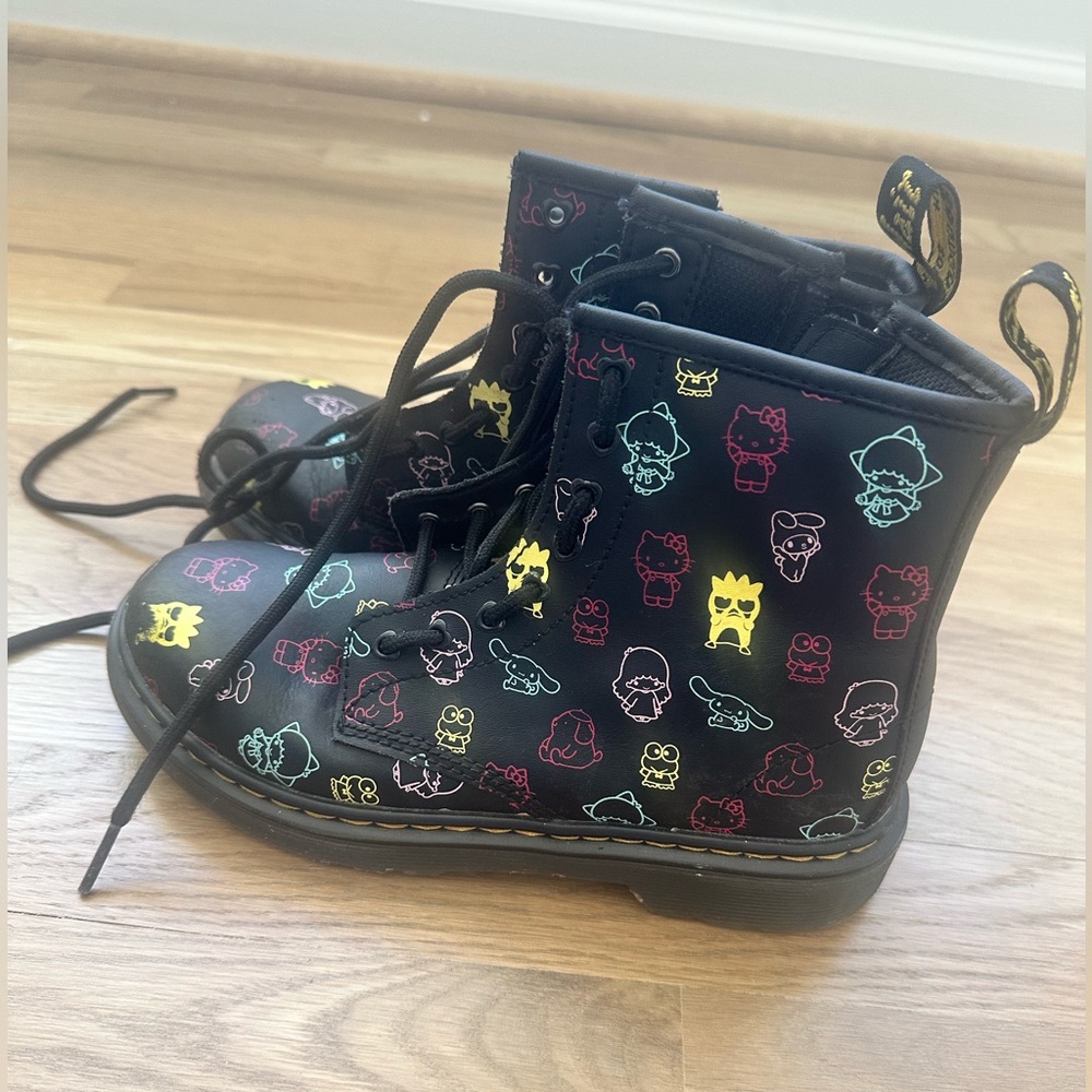 Dr Martens Hello Kitty combat boots size youth 3/women’s 5